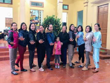 Gia đình ở Hà Nội có 9 cô con gái đều lấy chồng gần, thường xuyên tụ tập, hẹn hò ăn uống ở nhà mẹ đẻ