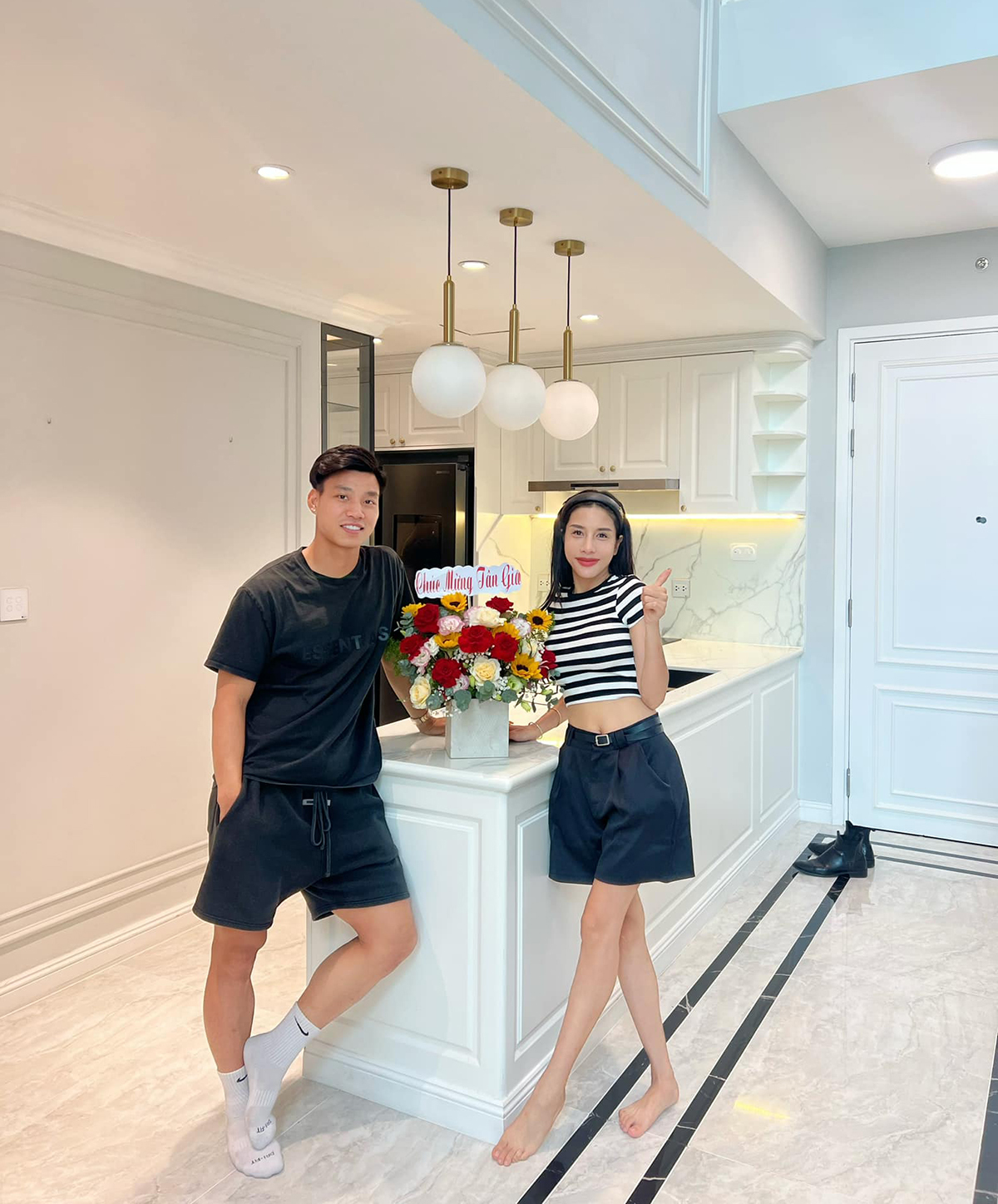 Khoe bạn gái nóng bỏng, cầu thủ Vũ Văn Thanh thêm niềm vui tậu nhà mới gần 10 tỷ đồng, nội thất gây choáng ngợp - 10