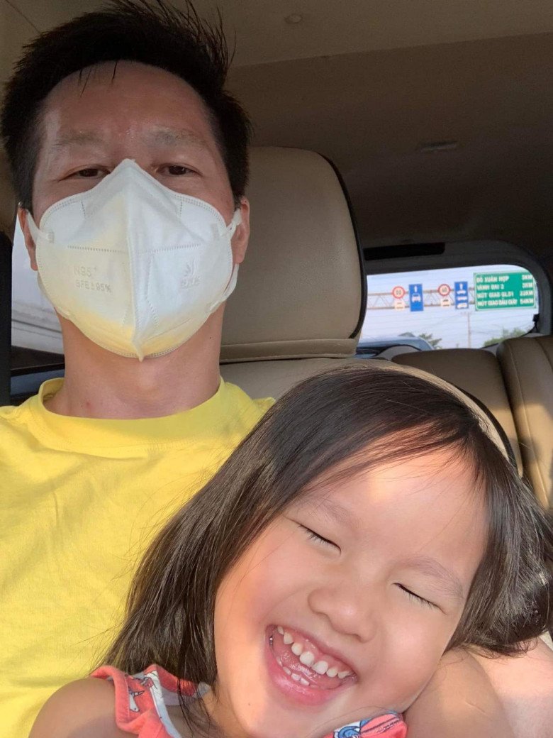 View - Con gái Phan Như Thảo tỏ rõ thái độ yêu bố Đức An hơn mẹ, bắt nguồn từ cảnh nuôi con nhàn như bà hoàng