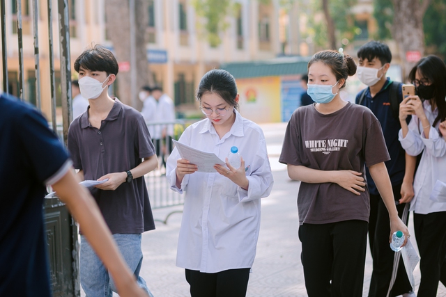 Nhiều tỉnh, thành quyêt định miễn, giảm học phí năm 2023 - 2024 cho học sinh các cấp.