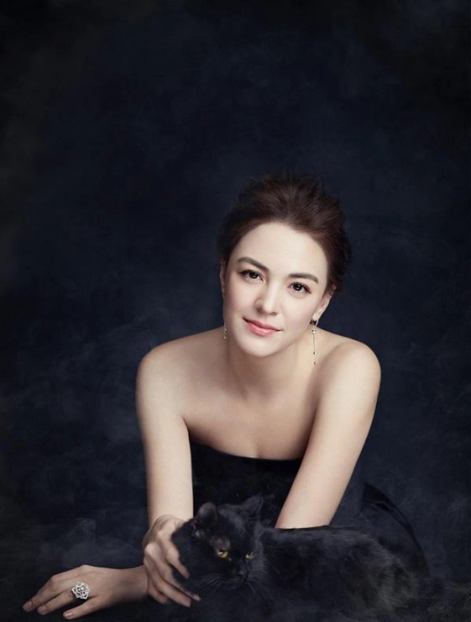 View - Trương Dung Dung - Bông hồng lai trở thành nàng Dương Quý Phi phong tình nhất Cbiz