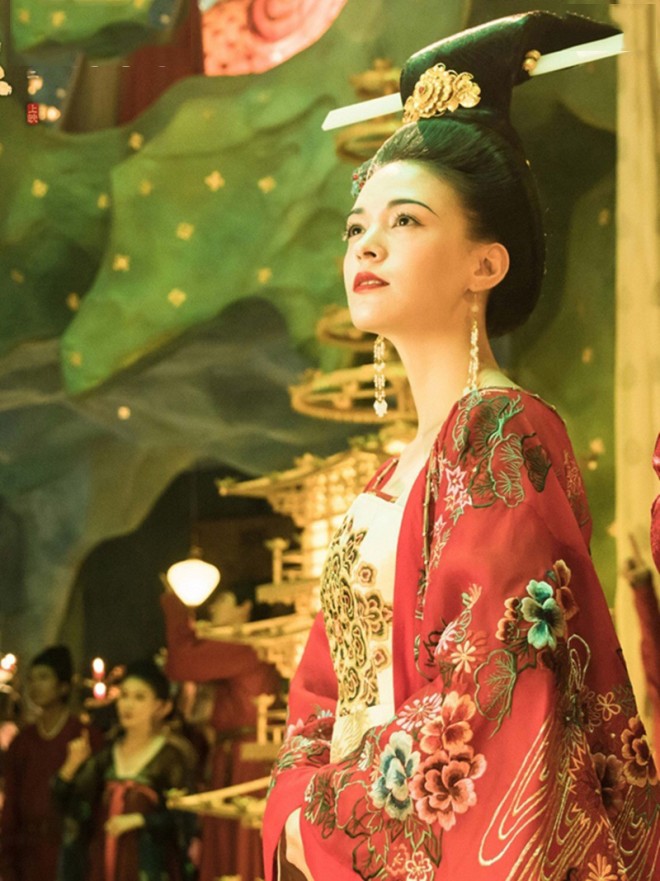 View - Trương Dung Dung - Bông hồng lai trở thành nàng Dương Quý Phi phong tình nhất Cbiz