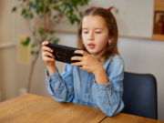 Những lưu ý khi chọn game trên điện thoại cho trẻ