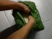 Làm mẹ - Biếu 2 triệu/tháng mà về quê bà nội cho cháu 5kg gạo làm quà, tôi chán không ngó ngàng nhưng mở ra thì tròn mắt