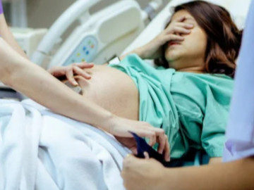 Những tai nạn hy hữu khi sinh con: Người sinh xong mất tử cung, người bị bác sĩ bỏ quên dụng cụ y tế trong bụng