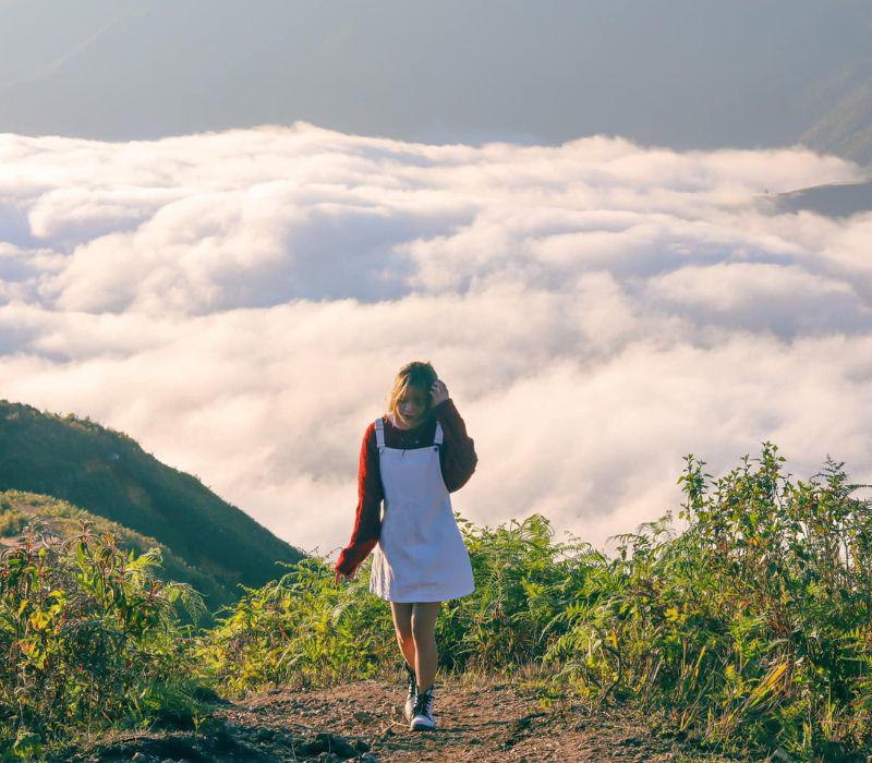 Các điểm săn mây Tà Xùa đẹp nhất là: ngã 3 Tà Xùa đi Háng Đồng (khoảng 3km); trung tâm xã Tà Xùa; ngã 3 Tà Xùa đi Xím Vàng (đoạn đường khoảng 1,5km), từ quán cơm trung tâm xã Tà Xùa đi con đường nhỏ men theo núi. 
