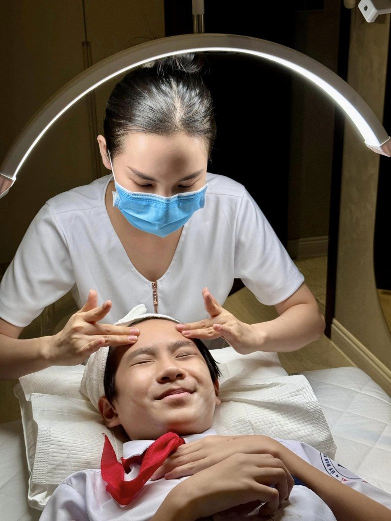 Con trai lớn Rio vào tuổi dậy thì, Minh Hà cực tâm lý, cho đi spa hút mụn đầu đen - 4