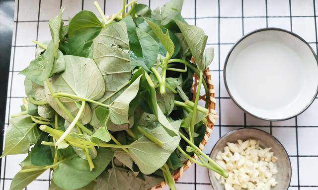View - Lá này ở Việt Nam rất sẵn, người Nhật gọi là "rau trường thọ”, từ rễ đến ngọn đều ăn được, nấu kiểu này siêu ngon