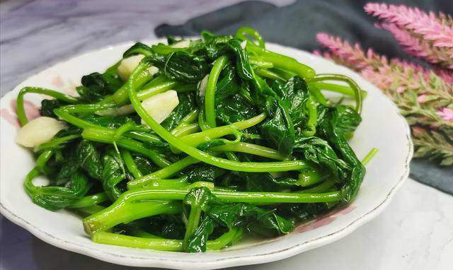 Lá này ở Việt Nam rất sẵn, người Nhật gọi là “rau trường thọ”, từ rễ đến ngọn đều ăn được, nấu kiểu này siêu ngon - 8