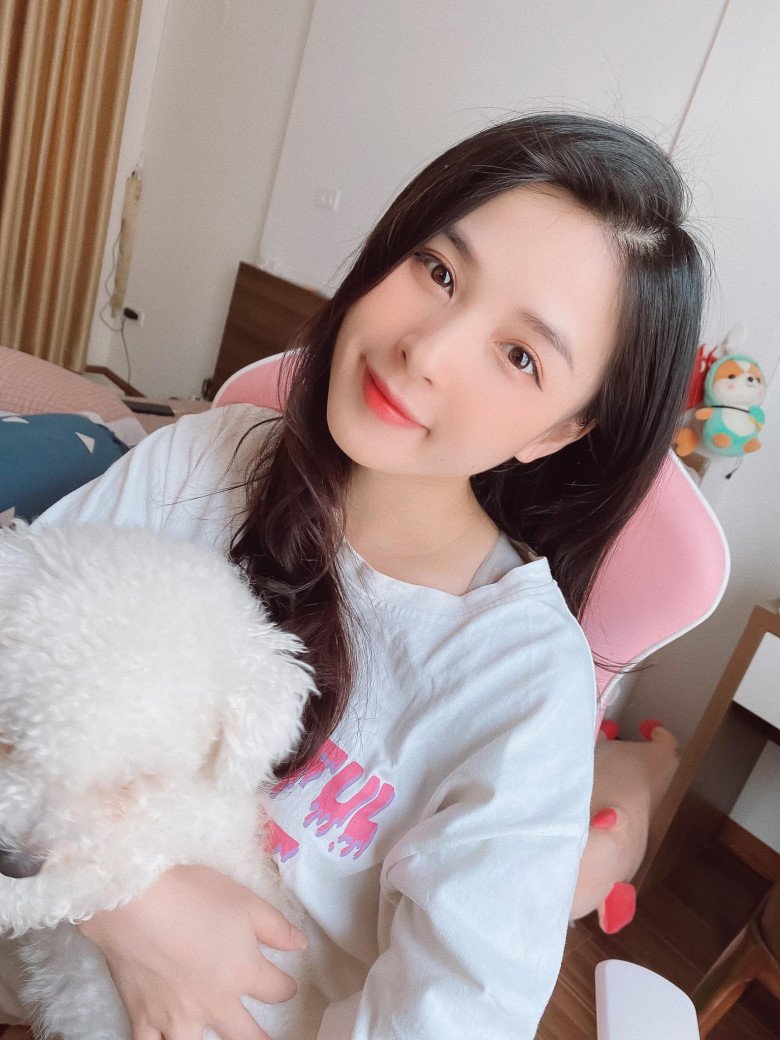 Nữ streamer xinh nhất làng game Việt lên chức mẹ, đợi con ngủ mới dám chơi game cho đỡ nhớ nghề - 2