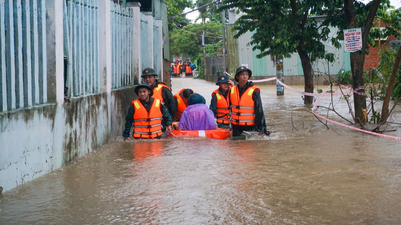 Người dân Đà Nẵng bàng hoàng kể lại cảnh nước dâng nhanh, ngập sâu ngang ngực - 9