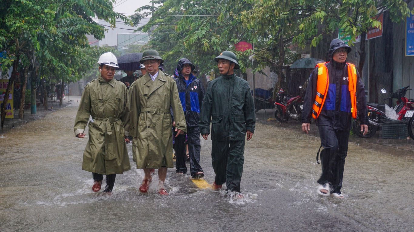 Người dân Đà Nẵng bàng hoàng kể lại cảnh nước dâng nhanh, ngập sâu ngang ngực - 10