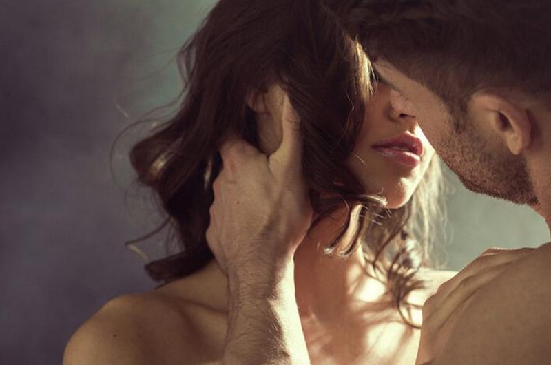 Trong mối quan hệ tình cảm nam nữ, hôn là cách trực tiếp nhất để hâm nóng mối quan hệ giữa hai người. Nhưng trên cơ thể còn có một số vùng cấm hôn, vì sức khỏe của bạn tình, đừng dễ dàng chạm vào.
