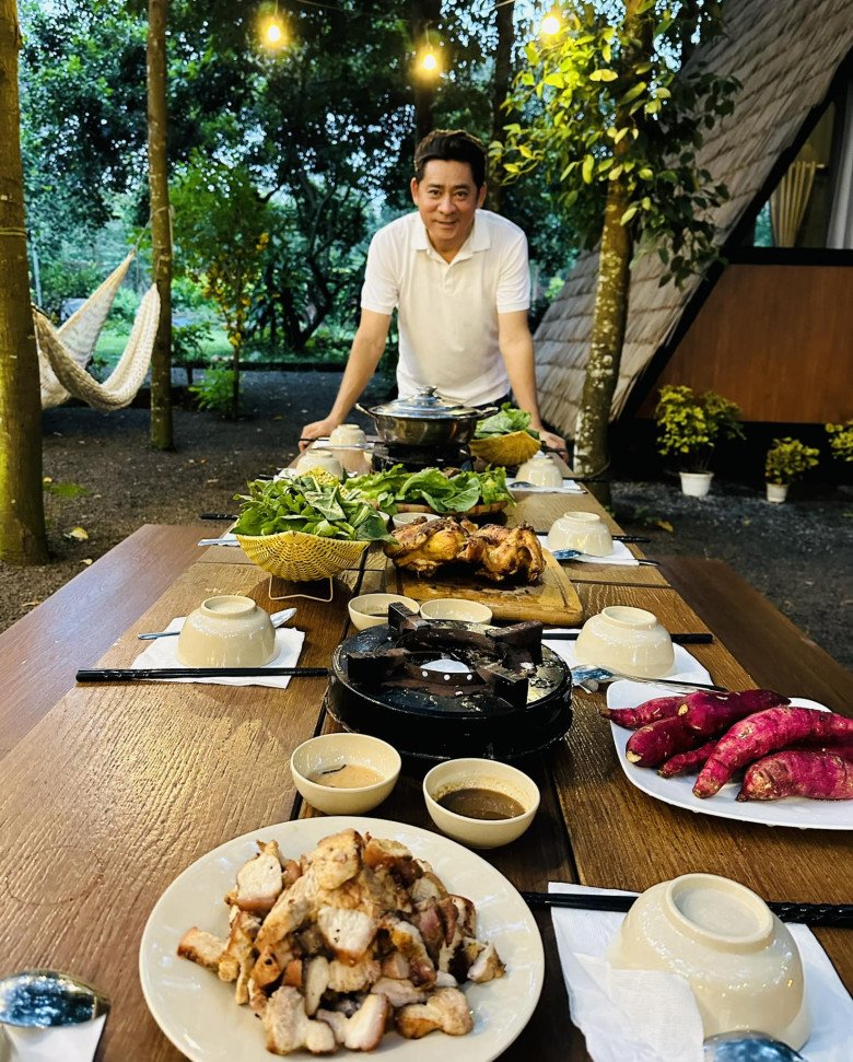 View - Tài tử Huỳnh Anh Tuấn khoe bữa ăn sáng mà như cỗ linh đình, còn dí dỏm: Bàn này 3 triệu nha