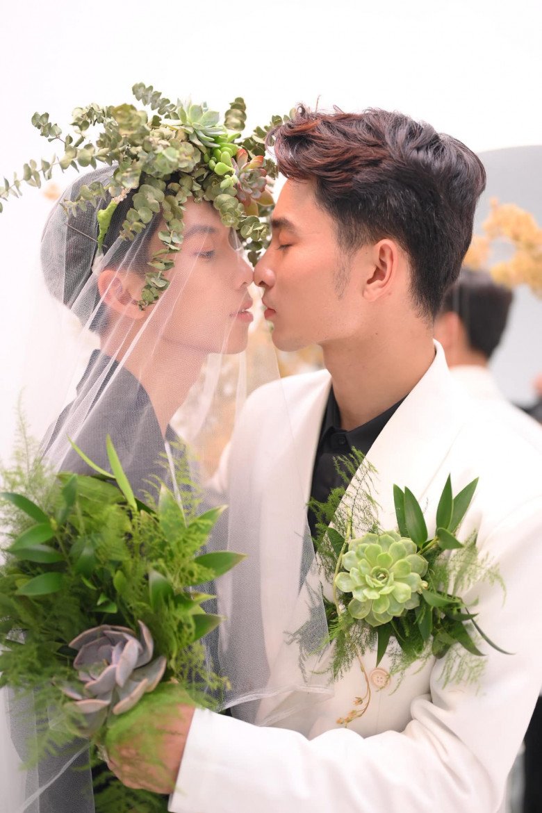 Nhiều người hi vọng cả hai mãi hạnh phúc ở bên nhau.