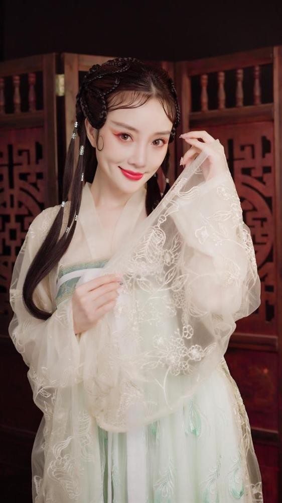 View - Lý Tiểu Lộ - Mỹ nhân bị đuổi khỏi showbiz từng không ai dám mời, U50 vẫn đẹp, kiếm hàng nghìn tỷ