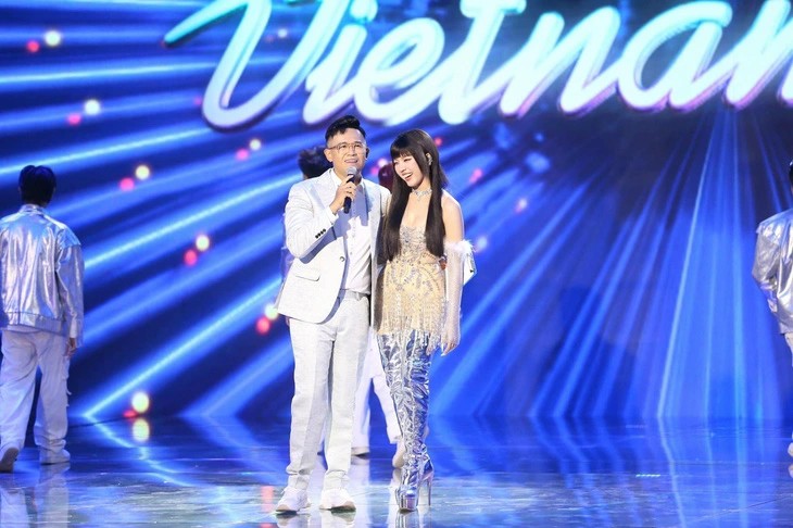 View - Vietnam Idol: Sốt khoảnh khắc Mỹ Tâm xinh như thiên thần chạy lên ôm Phương Mỹ Chi, Top 5 lộ diện