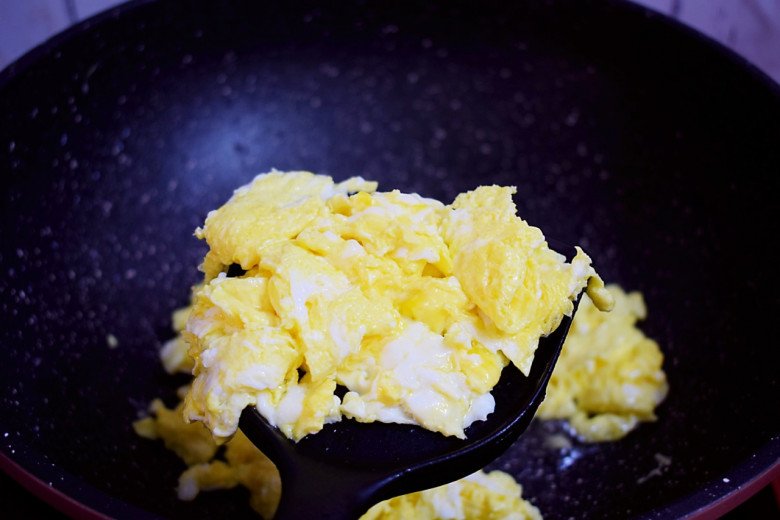 Loại rau có vitamin K gấp 60 lần trứng vịt, đem xào kiểu này dinh dưỡng tăng nhiều lần - 5