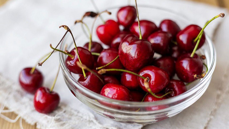 Nhiều nghiên cứu đã chứng minh rằng cherry có tác dụng tăng cường chất lượng giấc ngủ. Bởi nó chứa một lượng melatonin nhất định, được coi là "hormone giấc ngủ tự nhiên" của cơ thể.
