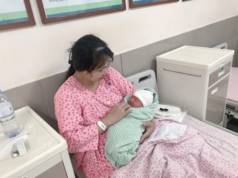 Vượt cạn vuông tròn, không có BHYT sản phụ Thạch Thất chỉ hết 20 triệu đồng. (Ảnh: NVCC)