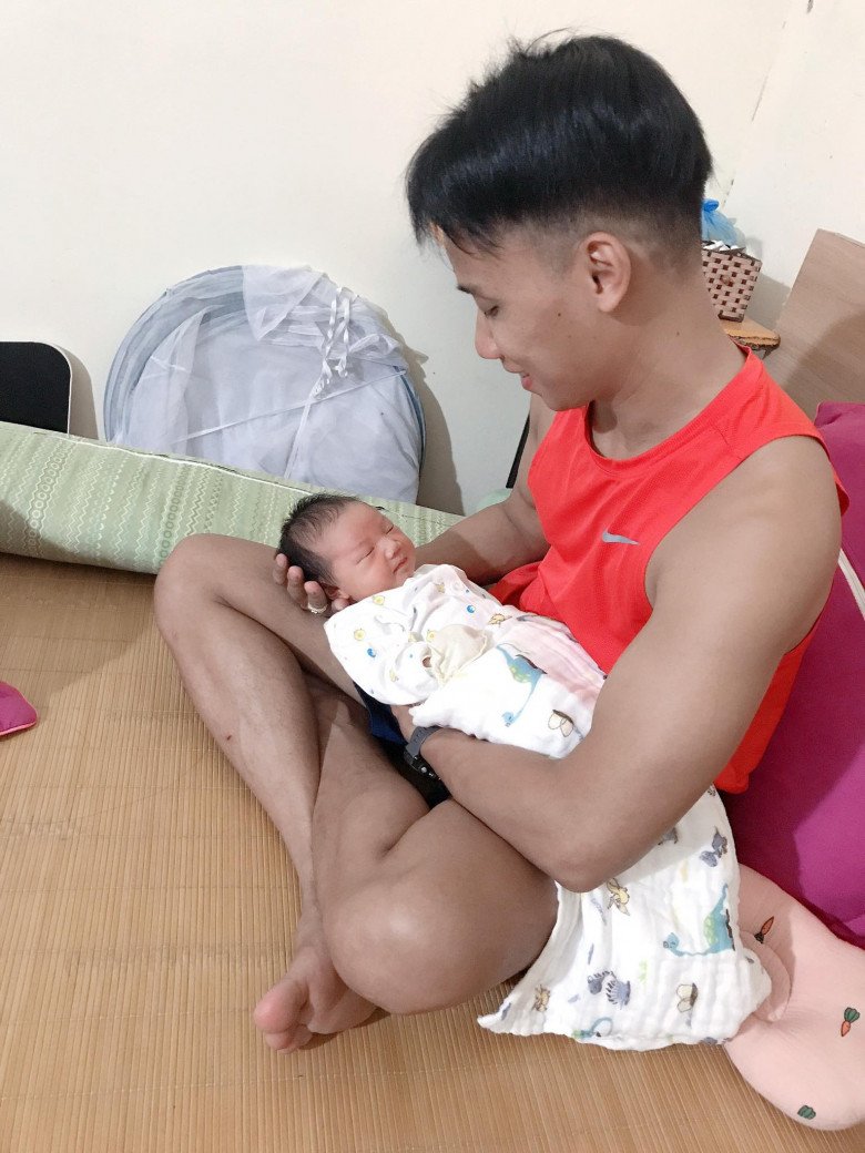 Với mức chi phí 20 triệu đồng cho 1 cuộc sinh nở vuông tròn và nhiều dịch vụ tốt, cá nhân vợ chồng trẻ rất hài lòng. (Ảnh: NVCC)
