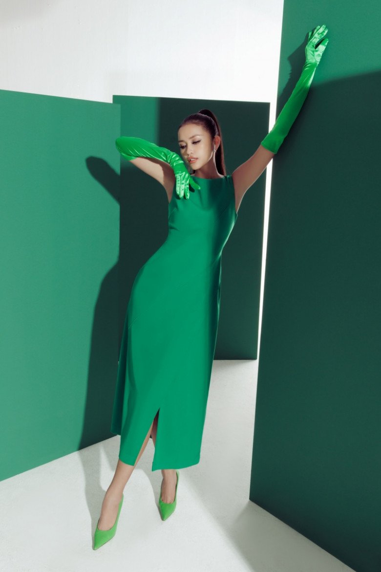 Theo người đẹp sinh năm 1994, bộ ảnh mới được thực hiện tại Bảo tàng Mỹ thuật TP.HCM là trải nghiệm thú vị đối với cô.