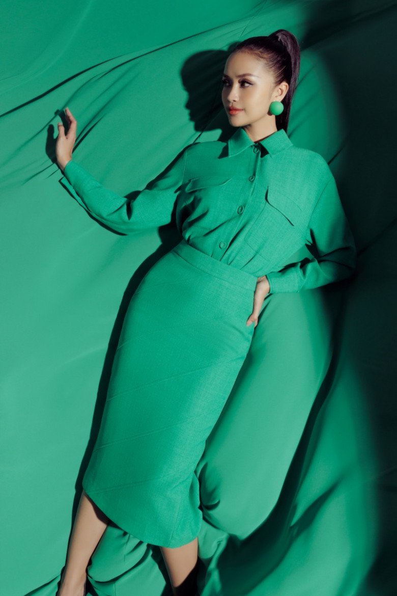 Theo người đẹp, cuộc sống của ai cũng phải đi qua những cung bậc thăng trầm và cô không ngoại lệ. Nhờ những bài học từ trường đời, kinh qua những lần thất bại, vấp ngã mà Ngọc Châu lại càng mạnh mẽ hơn.