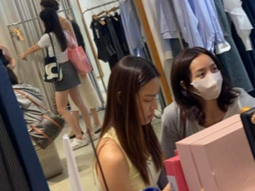 HOT: Lisa Blackpink đến Việt Nam, cùng chị họ đi mua sắm sau khi dự sinh nhật bố dượng