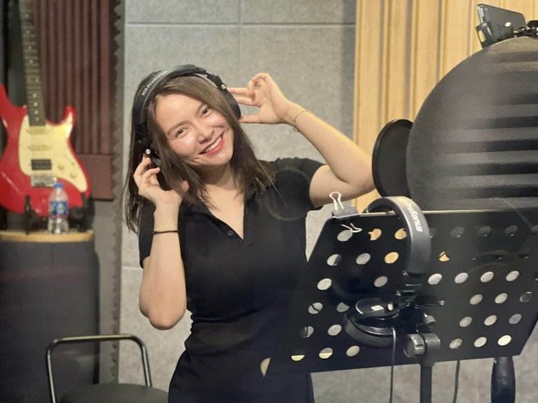 Dù đã nổi tiếng nhưng Đinh Trang vẫn không quên chuyện rèn luyện giọng hát mỗi ngày để trở lên tốt hơn.