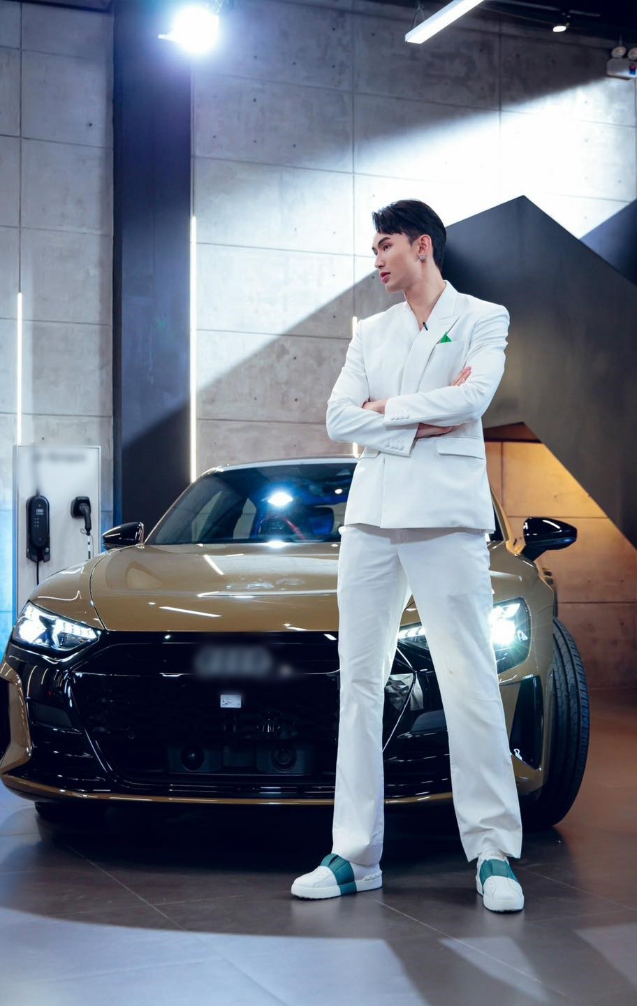 Hương Giang ngồi vào lòng một chàng trai giữa buổi tiệc: Mỹ nam 1m93 thuộc giới nhà giàu, từng lên NALA - 7