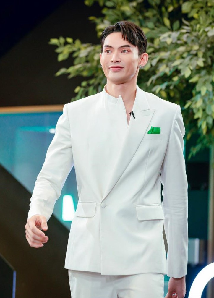 Hương Giang ngồi vào lòng một chàng trai giữa buổi tiệc: Mỹ nam 1m93 thuộc giới nhà giàu, từng lên NALA - 3