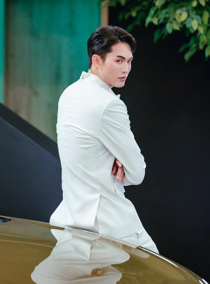 Hương Giang ngồi vào lòng một chàng trai giữa buổi tiệc: Mỹ nam 1m93 thuộc giới nhà giàu, từng lên NALA - 5