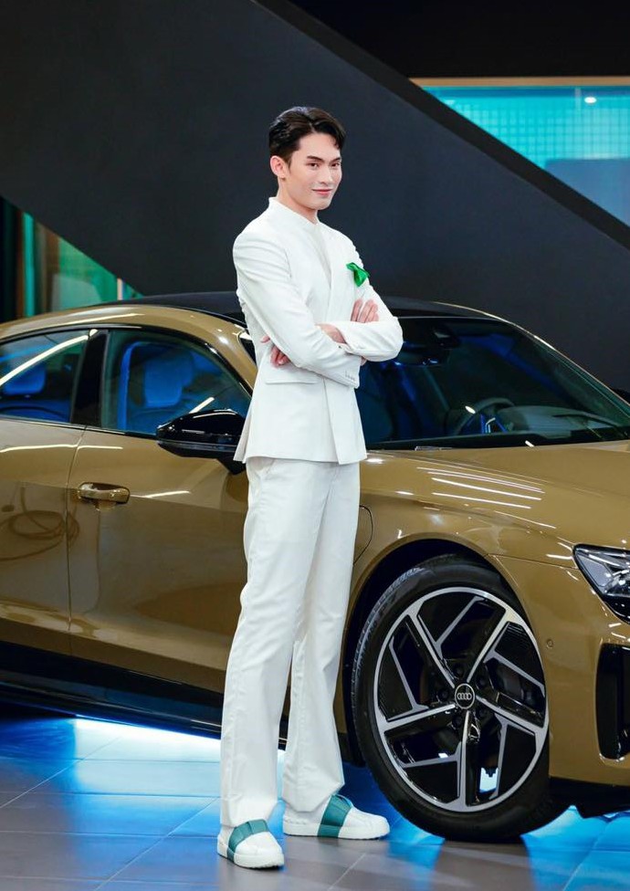 img srchttps://cdn.eva.vn/upload/4-2023/images/2023-10-18/huong-giang-ngoi-vao-long-mot-chang-trai-giua-buoi-tiec-my-nam-1m93-thuoc-gioi-sieu-giau-va-su-that--375059240_200805216347289_2472248060075451324_n-1697619428-668-width912height1440.jpg width660 /