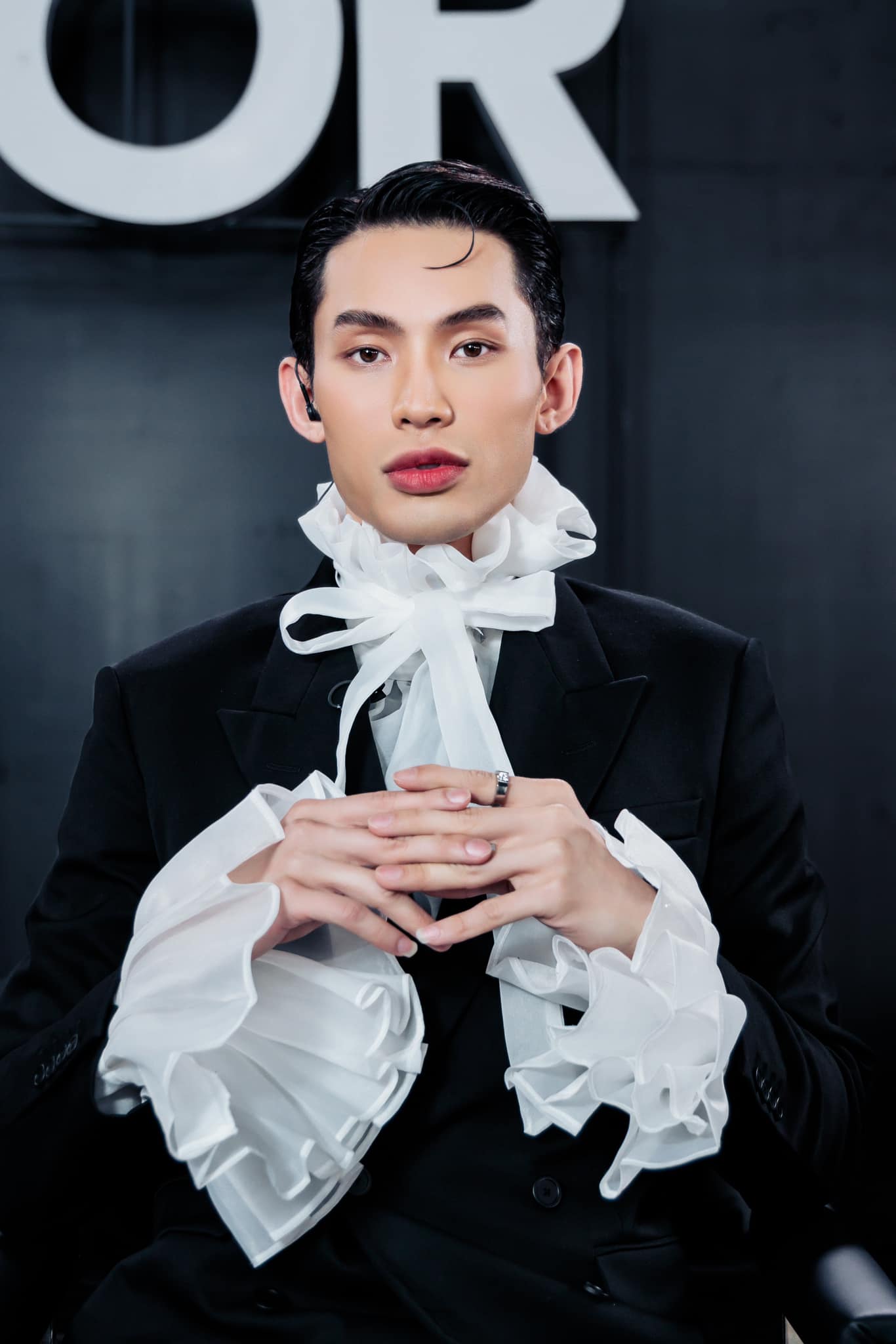 img srchttps://cdn.eva.vn/upload/4-2023/images/2023-10-18/huong-giang-ngoi-vao-long-mot-chang-trai-giua-buoi-tiec-my-nam-1m93-thuoc-gioi-sieu-giau-va-su-that--381218755_210160132078464_8068108348897554536_n-1697619429-307-width1366height2048.jpg width660 /