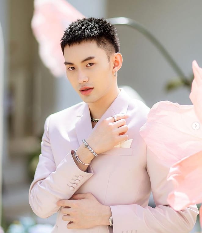 Hương Giang ngồi vào lòng một chàng trai giữa buổi tiệc: Mỹ nam 1m93 thuộc giới nhà giàu, từng lên NALA - 19