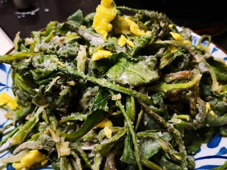 View - Lá mọc dại đầy vườn nhìn như tai lợn, hái về nấu kiểu này ngon tuyệt tiếc là ở Việt Nam ít người ăn