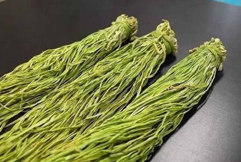 View - Ruột của cây này phơi khô bán đắt hơn thịt, bổ ngang "nhân sâm”, ăn vào giòn giòn như sứa