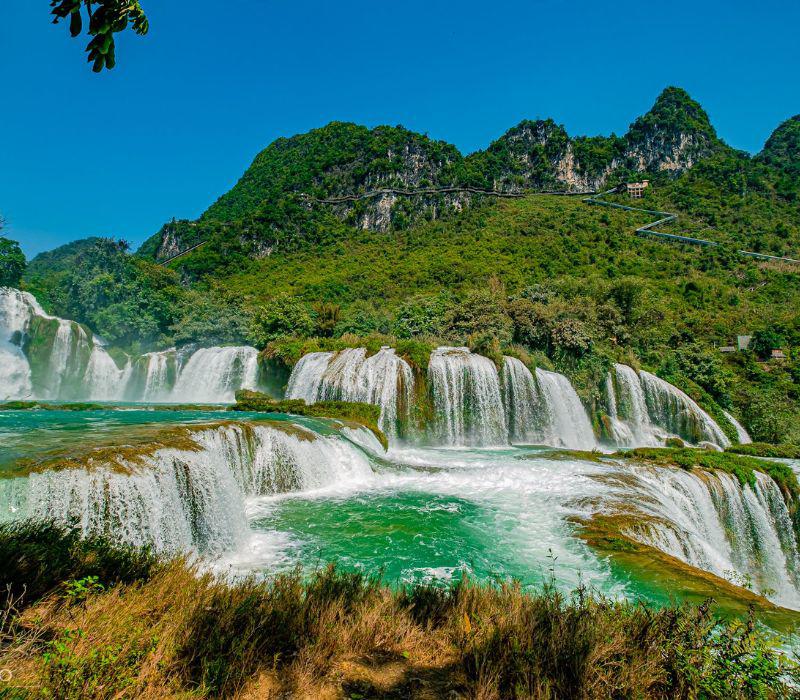 Thác Bản Giốc là một trong những thác nước nổi tiếng không chỉ ở nước ta mà còn được bạn bè quốc tế biết đến.
