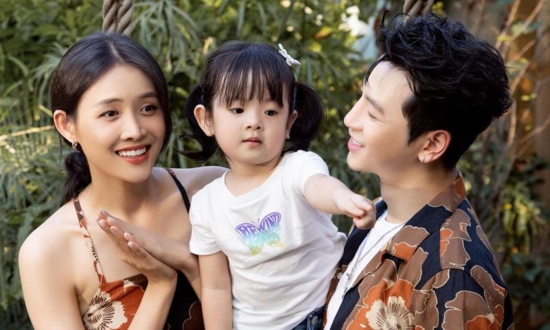 Sau khi công khai hình ảnh con gái, danh tính bạn trai Phí Ngọc Hưng cũng được Trương Mỹ Nhân hé lộ.