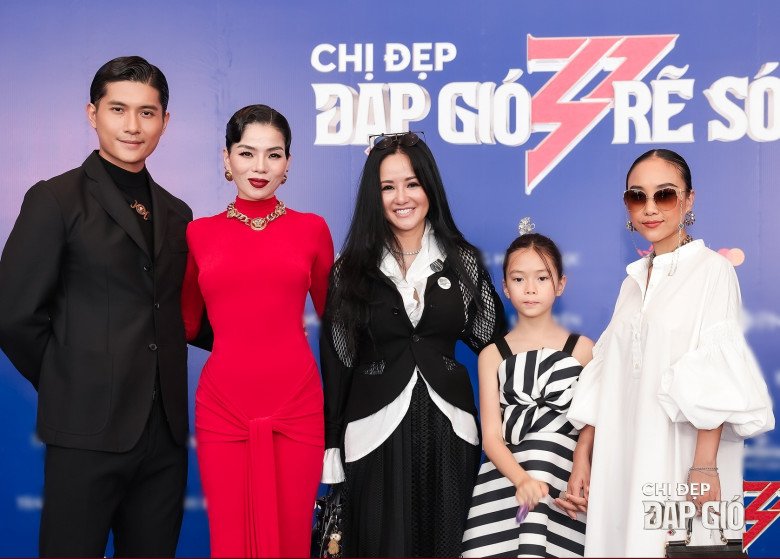 View - Chị Đẹp Đạp Gió Rẽ Sóng: Sao nữ nhà trăm tỷ xuất hiện với kim cương lấp lánh, Mỹ Linh quyền lực như giám khảo