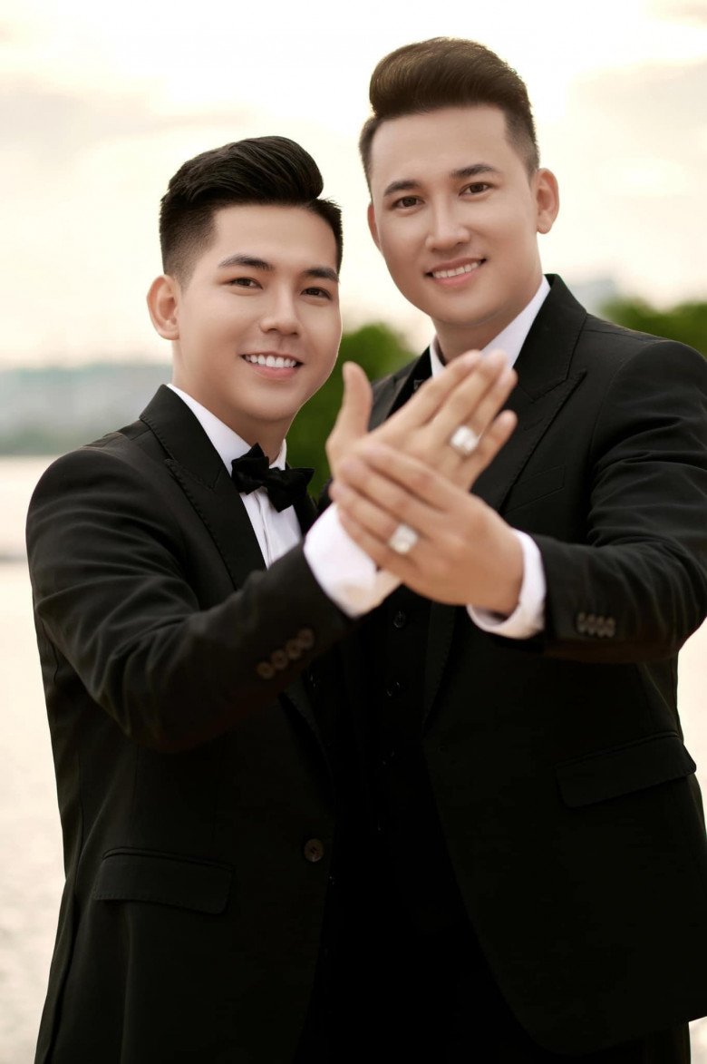 View - Hà Trí Quang và bạn trai Thanh Đoàn làm đám hỏi đồng giới rần rần miền Tây: Quốc Trường bê tráp, Thanh Bạch làm MC