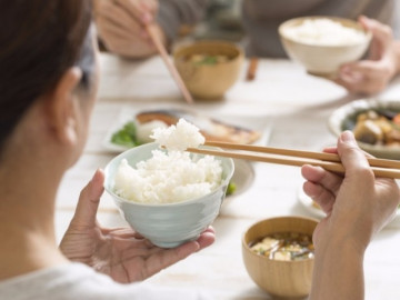 Ăn nhanh 10 phút hay ăn chậm hơn 30 phút thì tốt cho sức khỏe hơn? Lý giải của bác sĩ khiến nhiều người giật mình