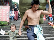 Làm mẹ - Đứa trẻ nghèo sống ở khu ổ chuột trở thành học sinh giỏi nhất trường nhờ cách giáo dục chỉn chu của bố