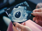 Bà bầu - Vợ có thai với nhân tình, tôi yêu cầu xét nghiệm huyết thống thai nhi, cô ấy nói đúng 10 từ rồi bỏ đi