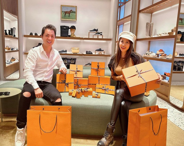 View - Quà 20/10 của sao Việt: Đăng Khôi tặng vợ túi hơn 1 tỷ, Bảo Thy được chồng đại gia đều đặn dành cho một thứ