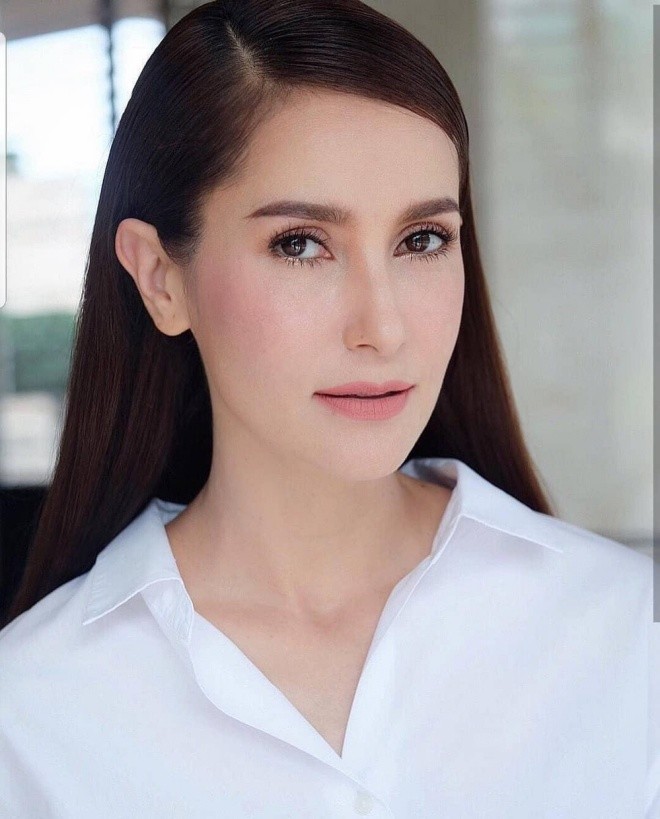View - Anne Thongprasom - Công chúa Thái Lan lộ tính cách thật, tát MC giữa sân khấu, yêu 20 năm không cưới