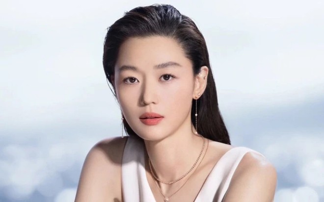 Ở tuổi U50, “mợ chảnh” Jeon Ji Hyun khẳng định đẳng cấp nữ thần, nhìn làn da fan không tin đây là mẹ 2 con - 8