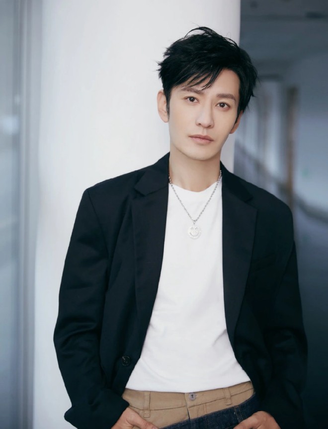 Hậu ly hôn Huỳnh Hiểu Minh, Angelababy gần như tụt dốc sự nghiệp.