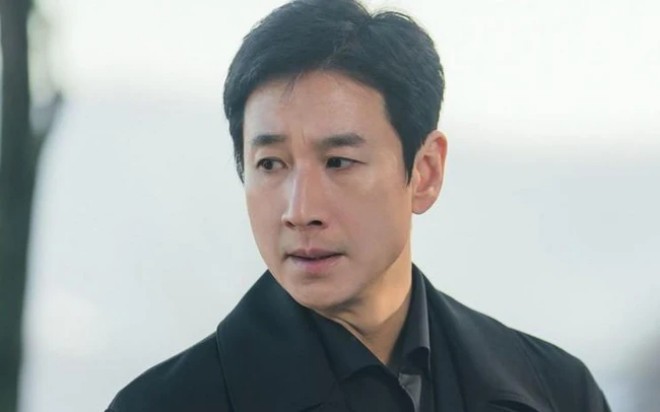 Hiện tại, cảnh sát vẫn đang điều tra vụ việc của Lee Sun Kyun và chưa có phát ngôn mới.