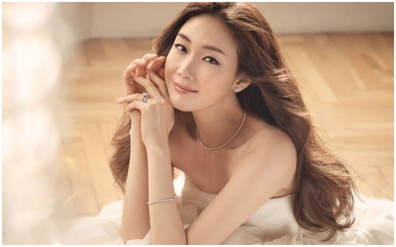 Choi Ji-woo là một trong những nữ diễn viên xinh đẹp nhất Hàn Quốc với vẻ đẹp tựa nữ thần.
